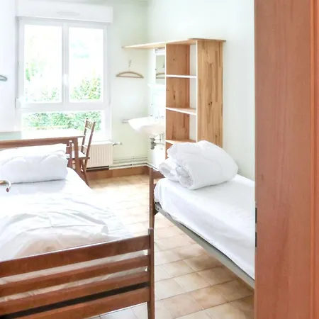 Spacieux A Ban-sur-meurthe-clefcy, Ideal En Groupe